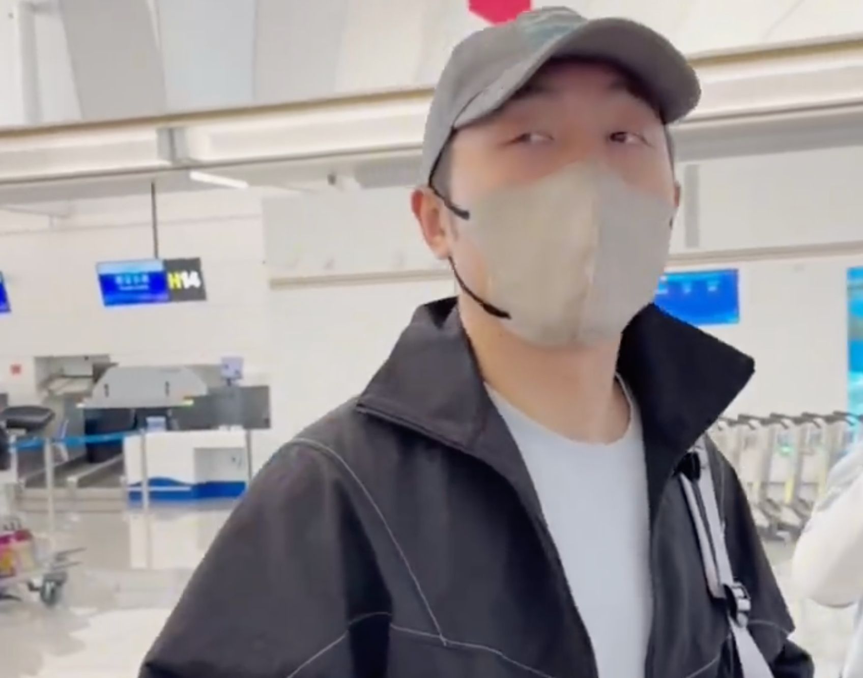 前晋级总决, 回家的申请, 在进入安检