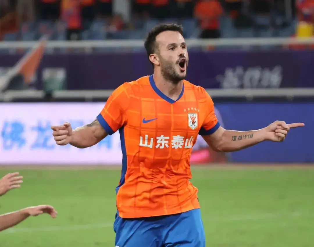 以及在中场 以及在中场